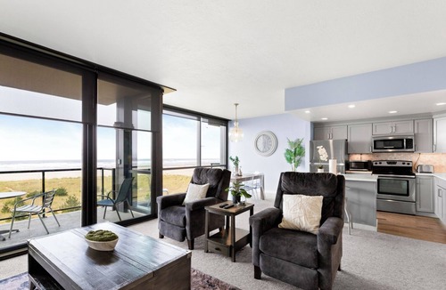 Seaside Resort | The Sand & Sea Condos - Oceanfront