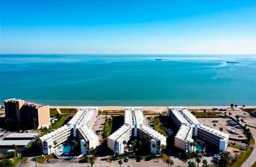 North Beach Apartment | The Sandbar Stay - North Beach Waterfront Condo