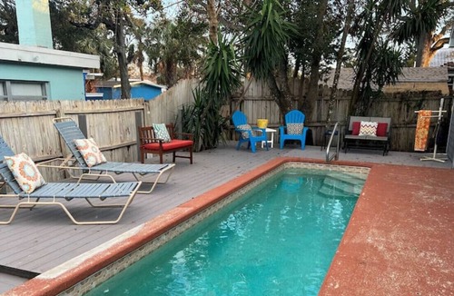 Kingston Apartment | The Sandbar Studio w/ Lap Pool