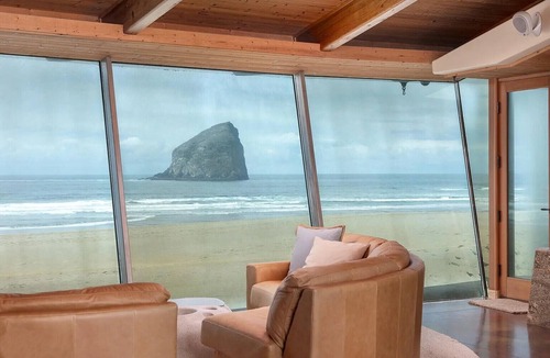 Oregon Coast House | The Sandcastle at Haystack Rock - Oceanfront Gem
