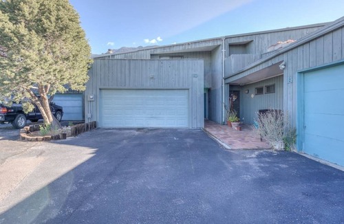 Northeast Heights House | The Sandia House - An Irvie Home