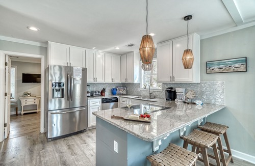 Clipper Cove House | The Sandpiper Crystal Beach*Pool*FirePit*BeachSvc