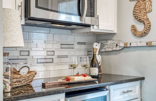 Clipper Cove House | The Sandpiper Crystal Beach*Pool*FirePit*BeachSvc