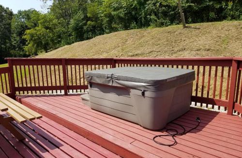 Genoa House | The Sandstone - A 3BR, 2BA Deluxe Log Cabin