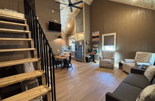 Vian Cabin | The Sandtown 3 bedroom Cabin