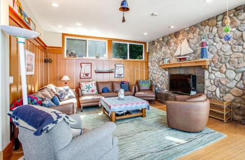 Kingston House | The Sandy Beach House