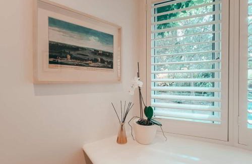 Richmond-upon-Thames Apartment | The Sandy Studio Flat in Petersham