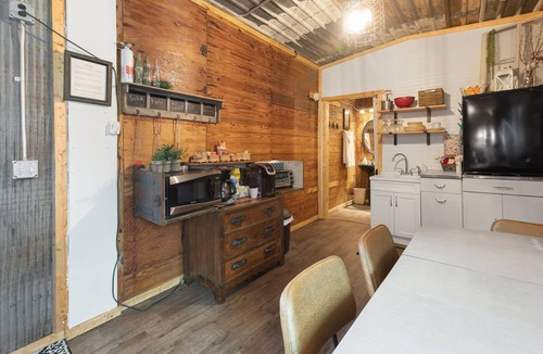 Hutchinson House | The Santa Fe Boxcar
