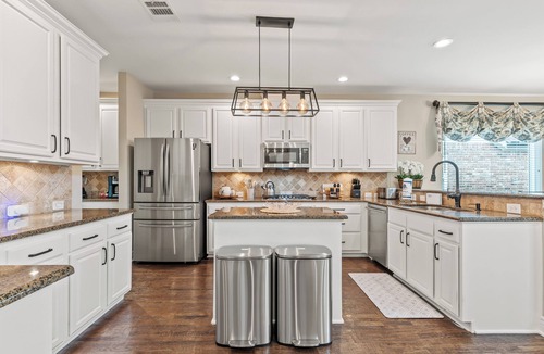 Allen House | The Sapphire Sanctuary : 5 Bedroom Haven & Sparkling Pool
