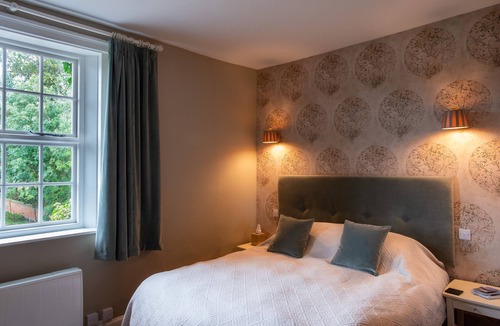 Aldborough Bed & Breakfast | The Saracen's Head