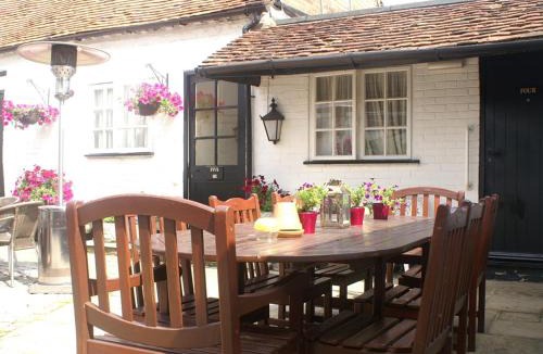 Amersham Bed & Breakfast | The Saracens Head