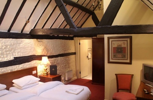 Amersham Bed & Breakfast | The Saracens Head