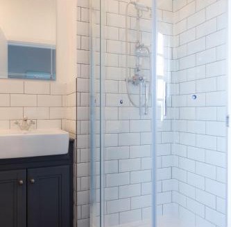 Amerton Bed & Breakfast | The Saracens Head