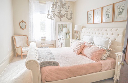 Coboconk Hotel | The Saucy Willow Inn and Cottages