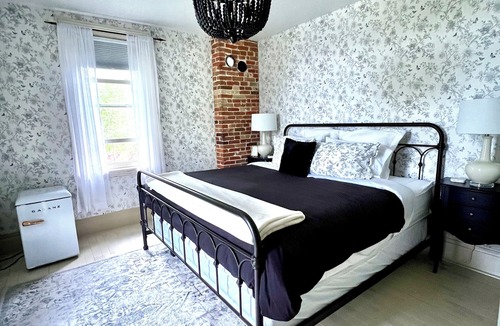Coboconk Hotel | The Saucy Willow Inn and Cottages