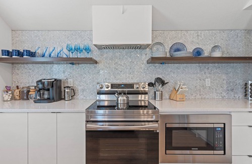 Shawnee Apartment | The Savannah - Walkable + Dog Park+Outdoor Space
