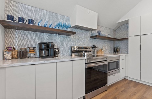 Shawnee Apartment | The Savannah - Walkable + Dog Park+Outdoor Space