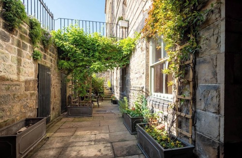 Bonnington Apartment | The Saxe-Coburg Garden Flat with Spa