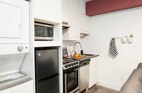 Virginia Highland Apartment | The Scarlet – Midtown Apt w/Balcony & Skyline