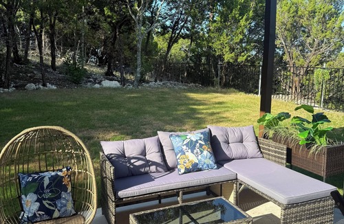 Copperas Cove House | The Scenic escape/Little White House on a Hill