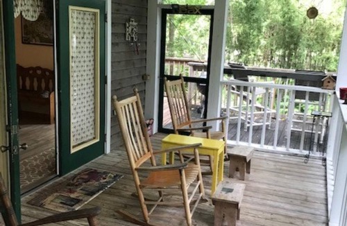 Citrus Springs House | The scenic Withlacoochee River Pet-friendly Bird House