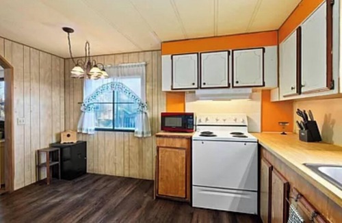 Ponderay House | The School House