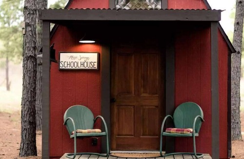 Hawkins Apartment | The Schoolhouse , peaceful at Music Springs