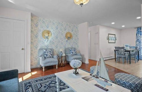 Bristol Apartment | The Schooner Suite - King Bed, Pets welcome!