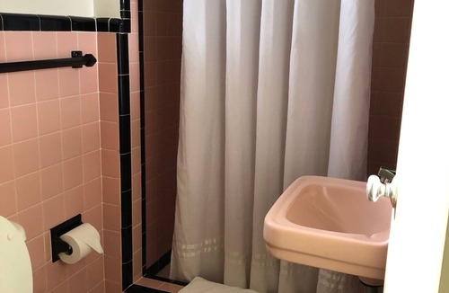 Harbor Oaks Bay Shore Hotel | The Scoot Inn