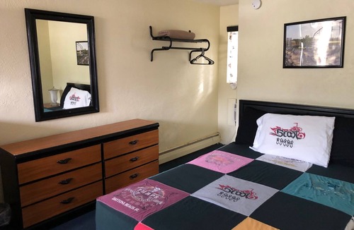 Harbor Oaks Bay Shore Hotel | The Scoot Inn