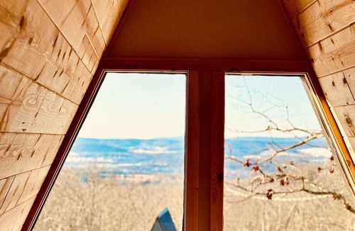 Ironton Cabin | `The Scout`: a cozy mountain cabin with million dollar view
