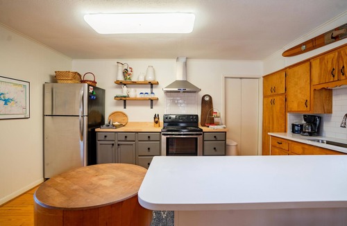Greers Ferry House | The Screened Porch Hideaway, Steps from Greers Ferry Lake!
