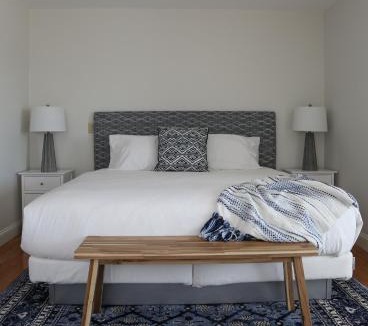 Newport East Hotel | The Sea Breeze Inn