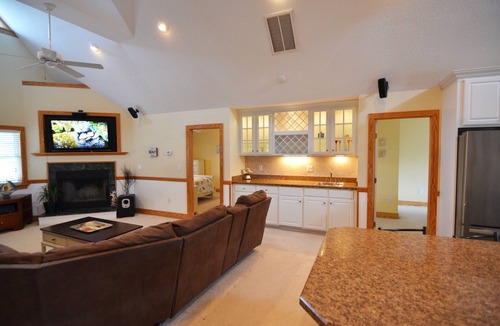 Avon House | The Sea Star - Canal Front All One level - 4 Bedroom House, Pool, Large Docks