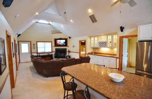 Avon House | The Sea Star - Canal Front All One level - 4 Bedroom House, Pool, Large Docks