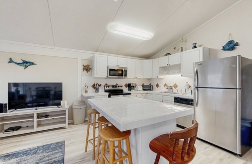 Flour Bluff House | The Seahorse Cottage | Canal front house in Corpus Christi on the water