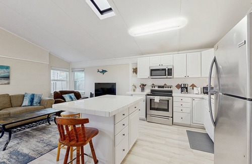 Flour Bluff House | The Seahorse Cottage | Canal front house in Corpus Christi on the water