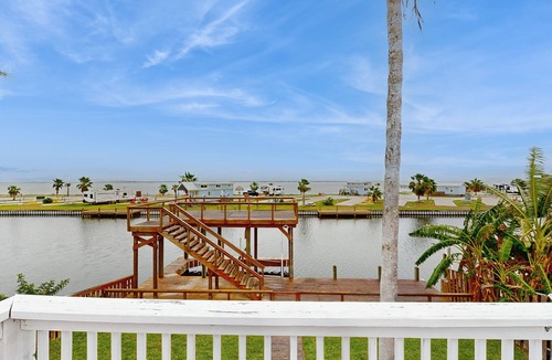Flour Bluff House | The Seahorse Cottage | Canal front house in Corpus Christi on the water