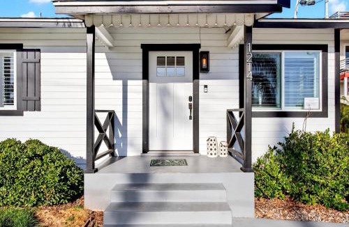 South Oceanside House | The Seashell Cottage