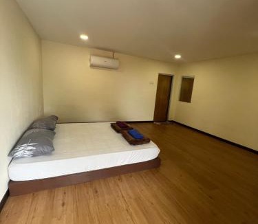 Alor Gajah Hotel | The Seashell Melaka Pool View Upper Room