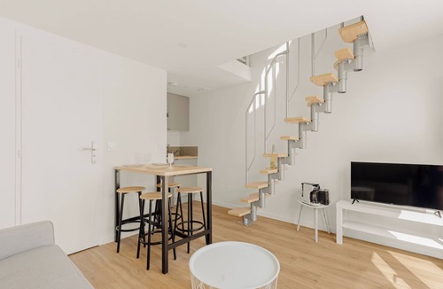 Decines-Charpieu Apartment | The Secret Garden