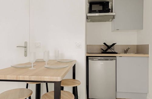 Decines-Charpieu Apartment | The Secret Garden