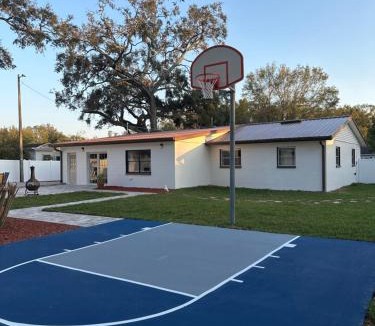 Old Seminole Heights House | The Seminole Heights Suncatcher - Pool & Basketball