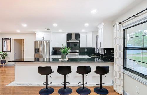 Old Seminole Heights House | The Seminole Heights Suncatcher - Pool & Basketball