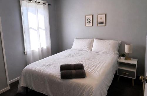Niagara Falls House | The Serene Niagara House - EV Charger