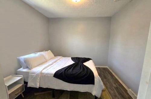 Niagara Falls House | The Serene Niagara House - EV Charger