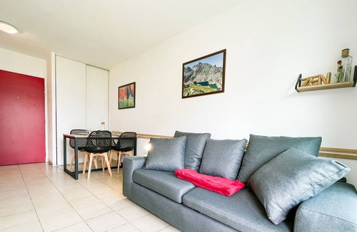 Meylan Apartment | The Serene Suite #FH