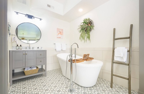 Newberg Bed & Breakfast | The Setting Inn Willamette Valley