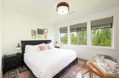 Newberg Bed & Breakfast | The Setting Inn Willamette Valley