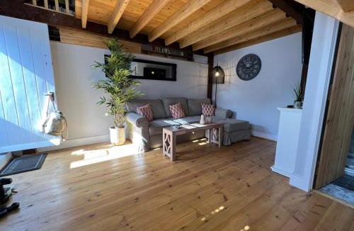 Collingbourne Ducis Apartment | The Shack - Thatched Self Contained Annex